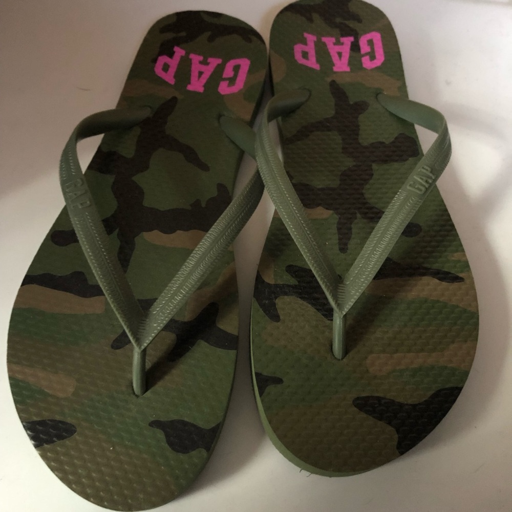 Gap flip flops